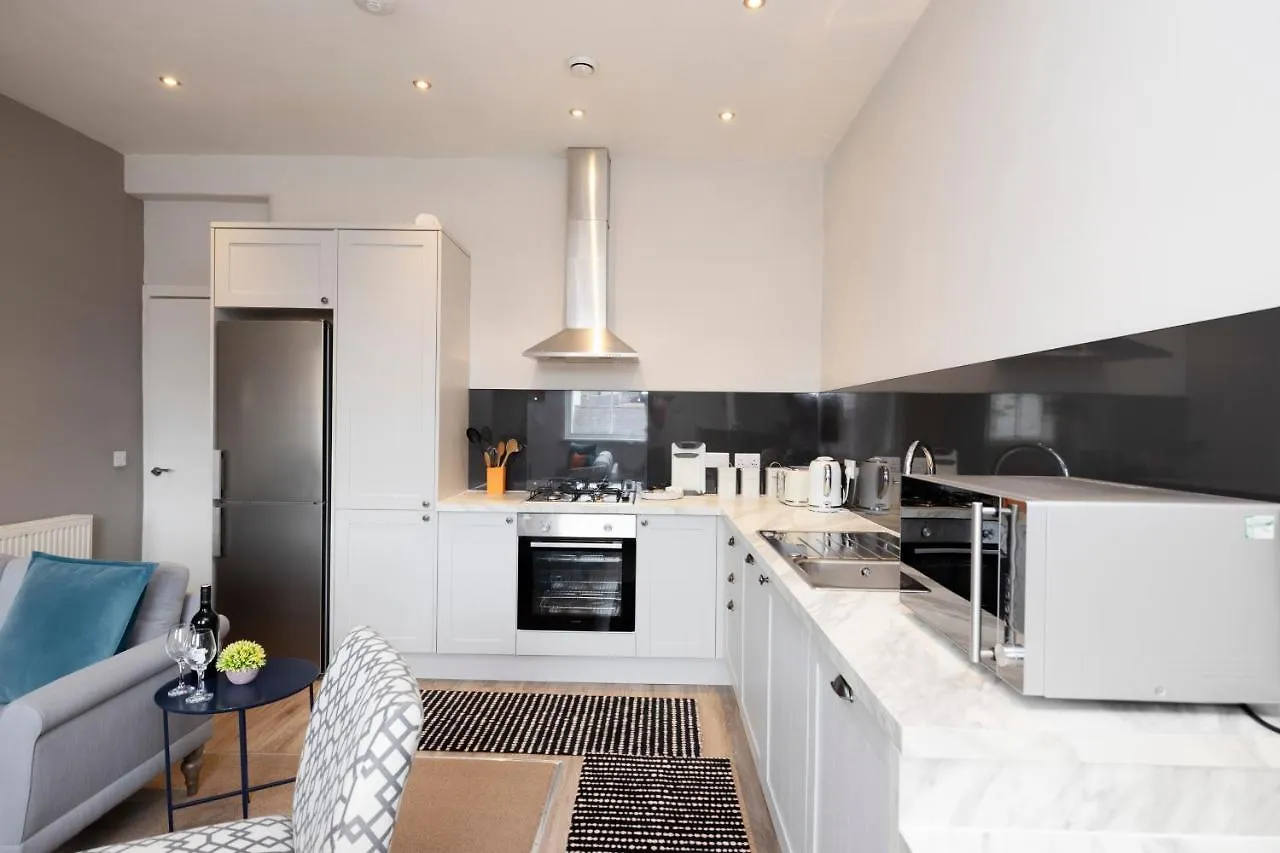 Altido Stylish 4-Bed Flat In Old Town Apartment Edinburgh 0*,