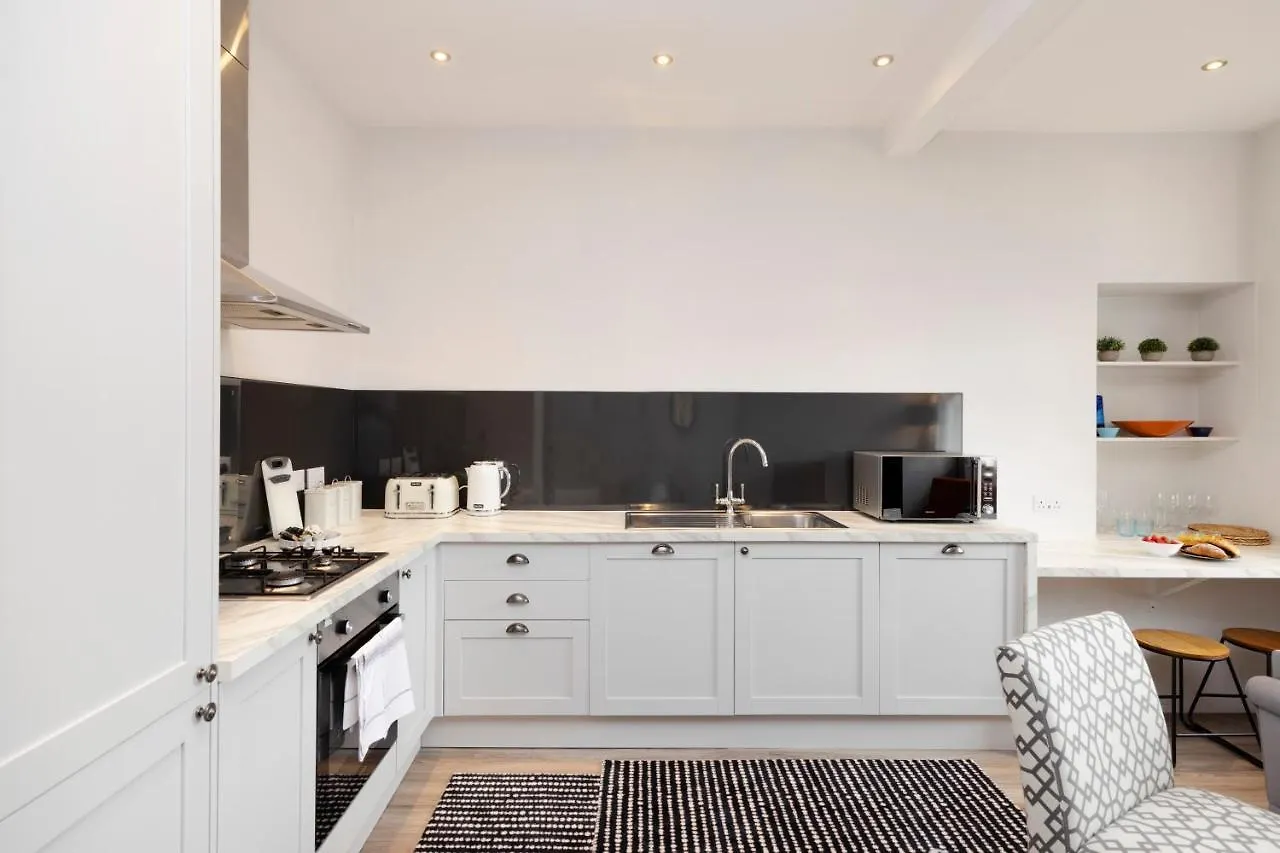 Altido Stylish 4-Bed Flat In Old Town Apartment Edinburgh