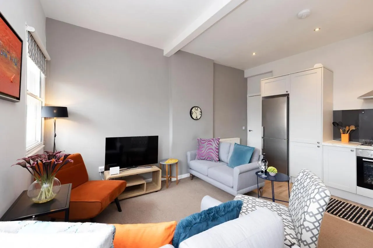 Altido Stylish 4-Bed Flat In Old Town Apartment Edinburgh 0*,  United Kingdom