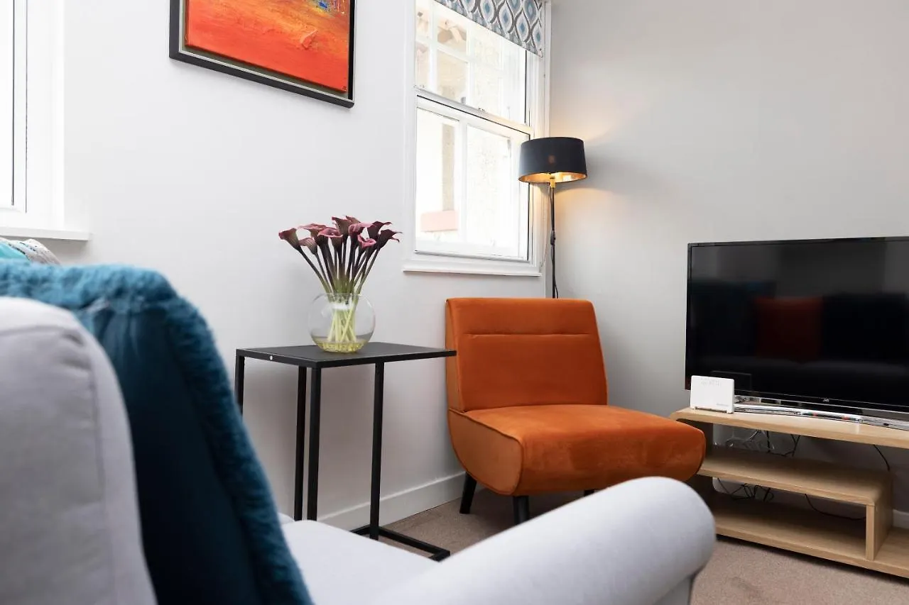 Altido Stylish 4-Bed Flat In Old Town Apartment Edinburgh