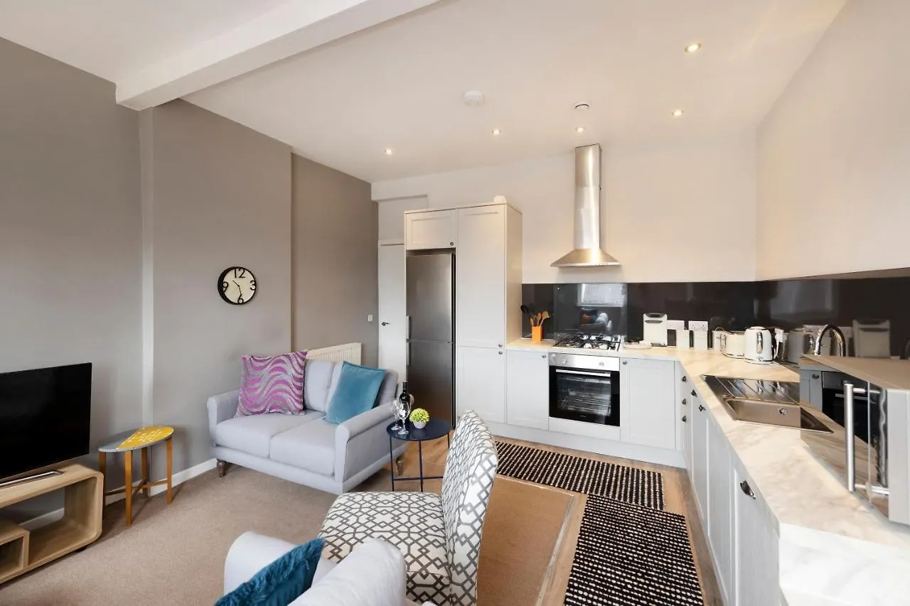 Altido Stylish 4-Bed Flat In Old Town Apartment Edinburgh