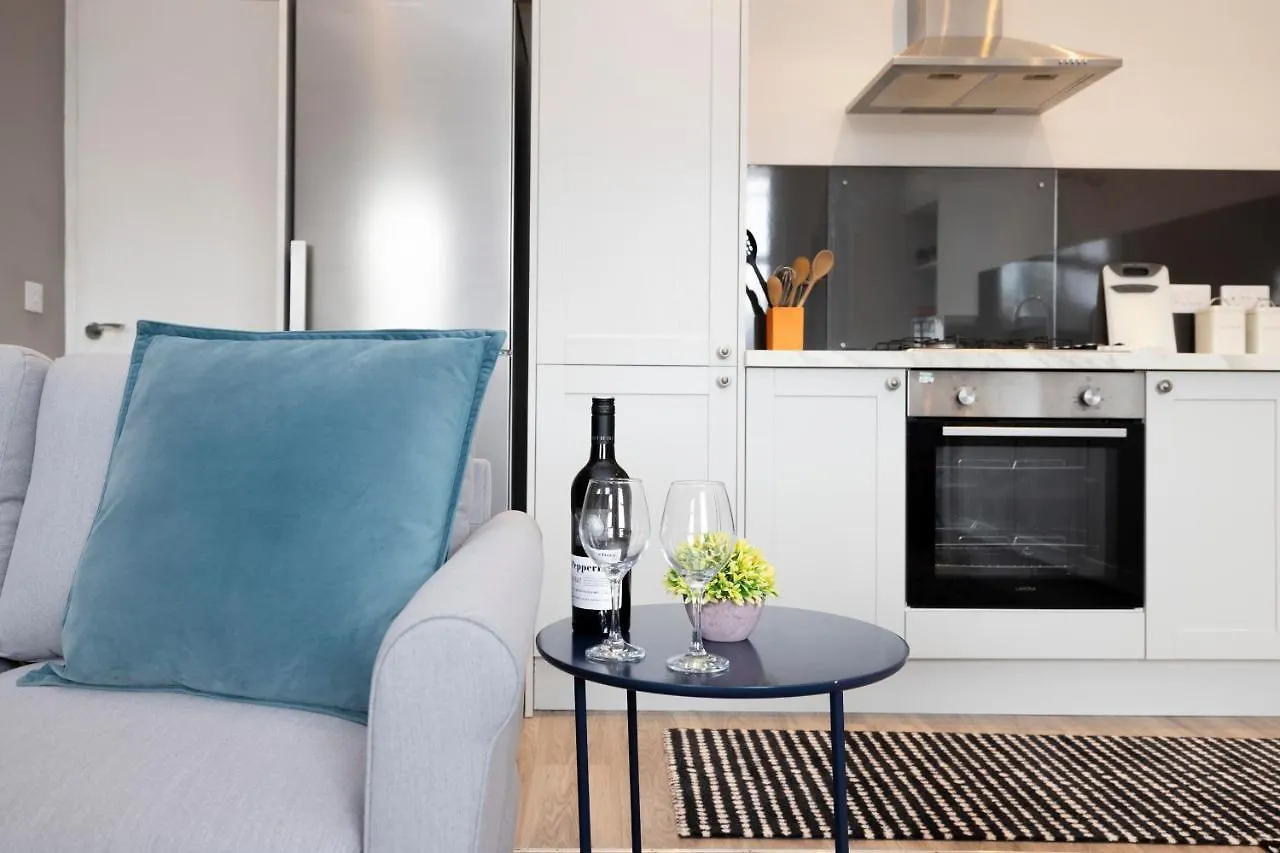 Altido Stylish 4-Bed Flat In Old Town Apartment Edinburgh