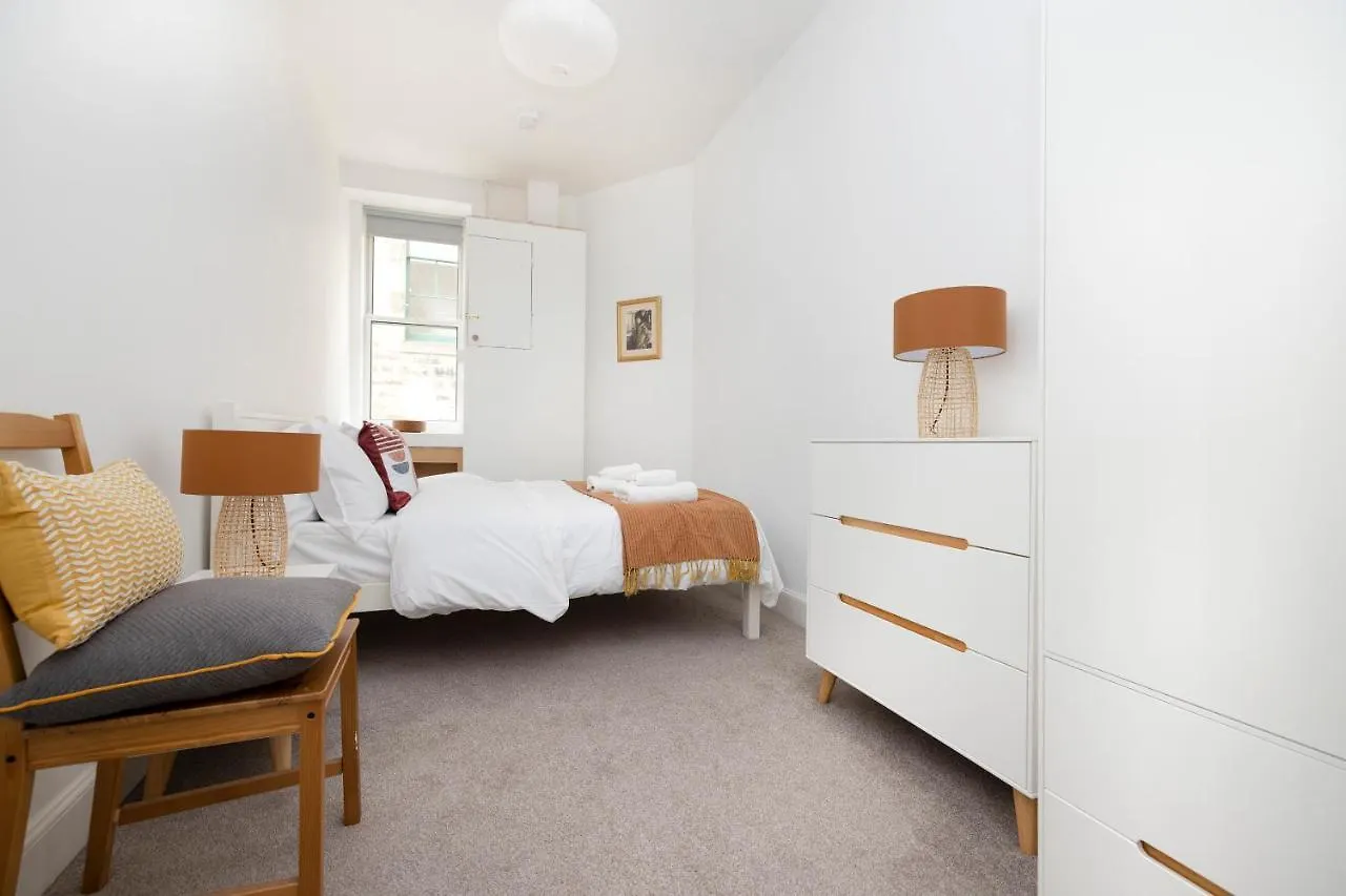 Altido Stylish 4-Bed Flat In Old Town Apartment Edinburgh
