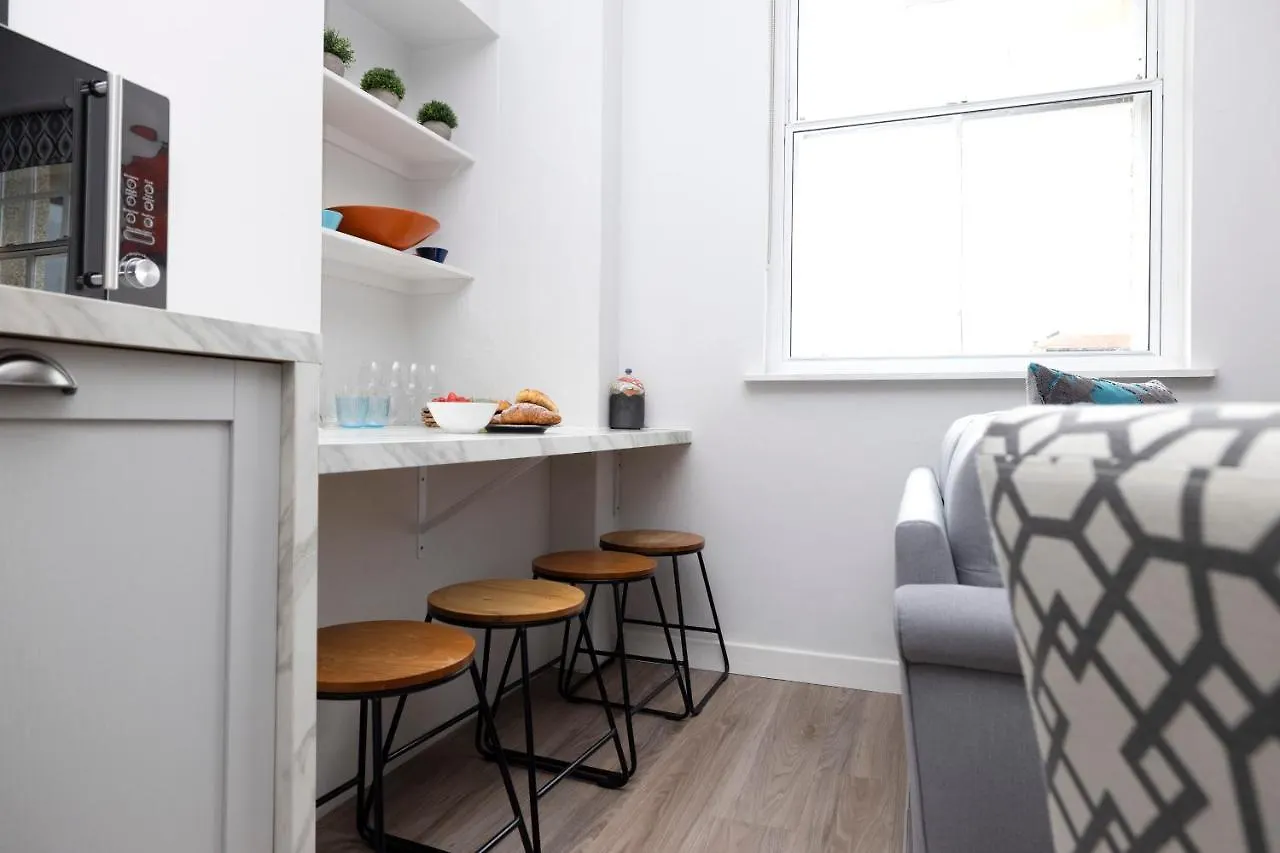 Altido Stylish 4-Bed Flat In Old Town Apartment Edinburgh United Kingdom