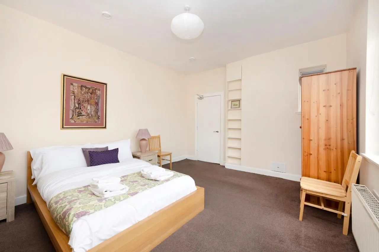 Altido Stylish 4-Bed Flat In Old Town Apartment Edinburgh