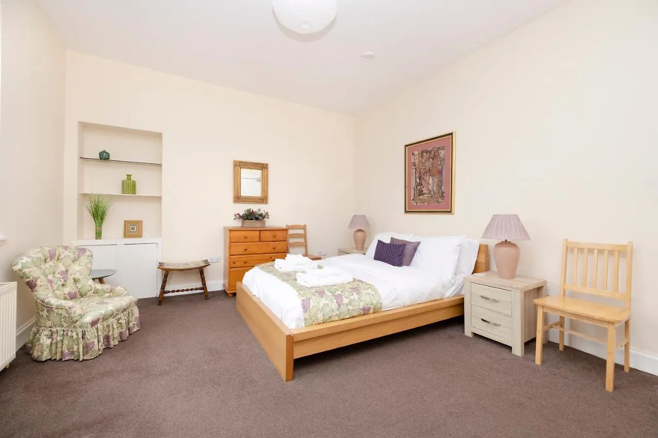 Altido Stylish 4-Bed Flat In Old Town Apartment Edinburgh