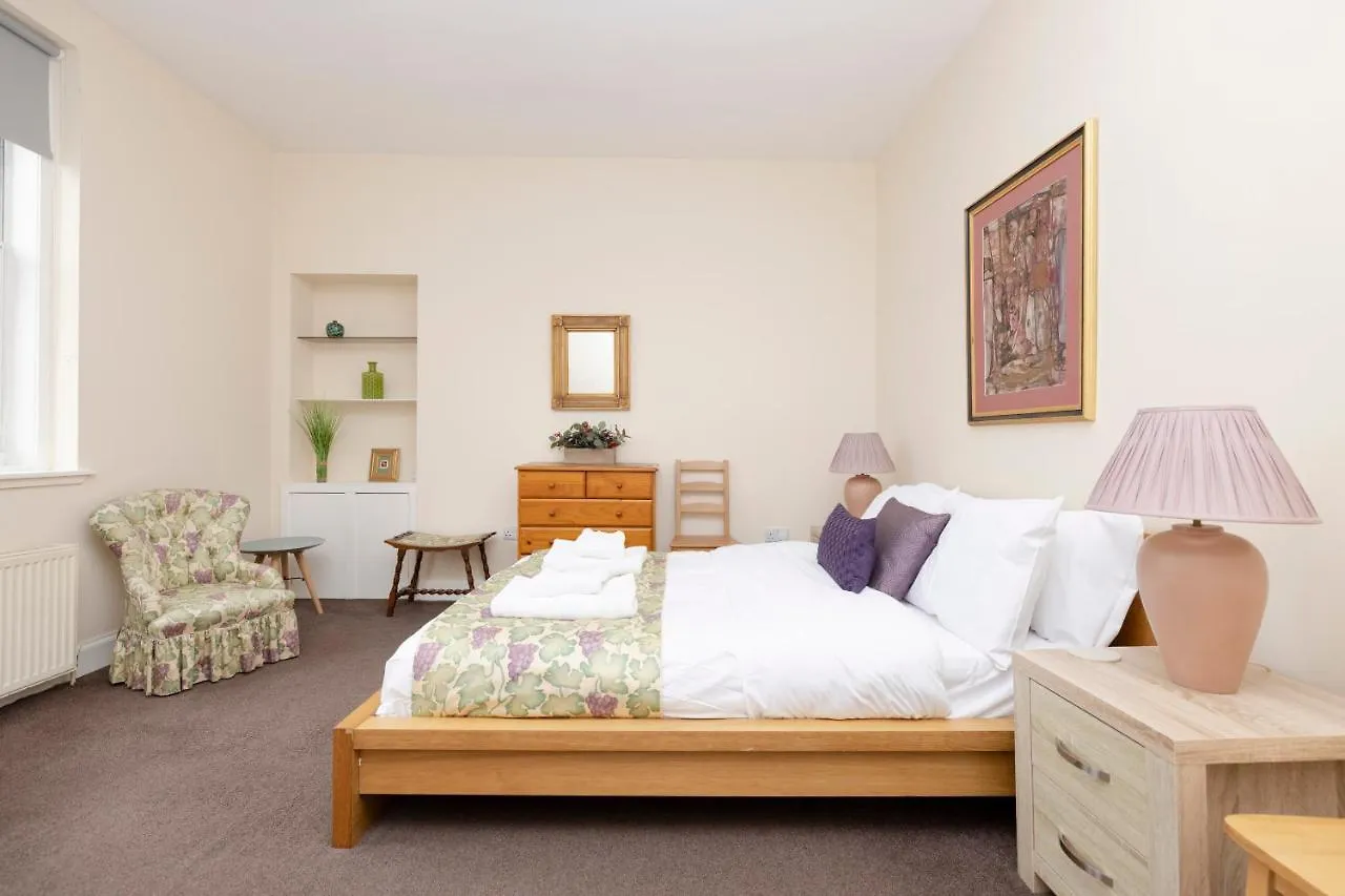 Altido Stylish 4-Bed Flat In Old Town Apartment Edinburgh 0*,