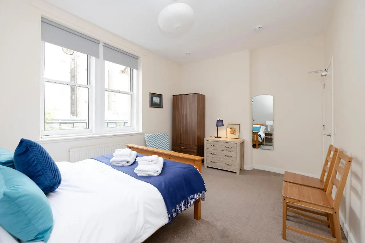Altido Stylish 4-Bed Flat In Old Town Apartment Edinburgh