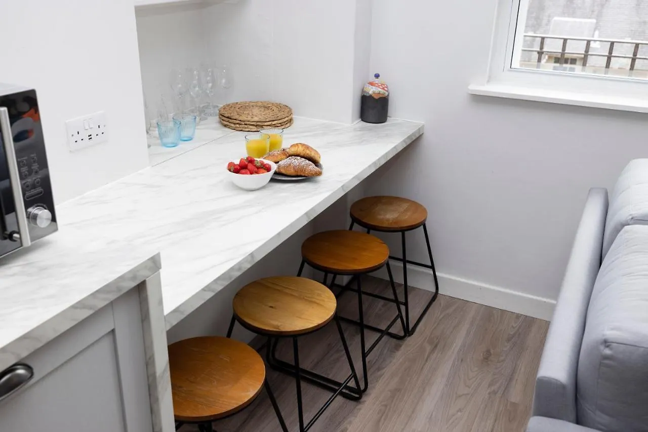 Altido Stylish 4-Bed Flat In Old Town Apartment Edinburgh