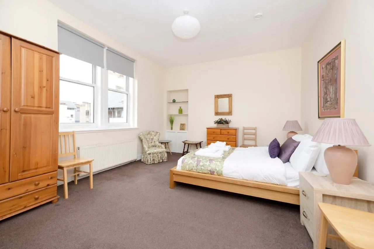 Altido Stylish 4-Bed Flat In Old Town Apartment Edinburgh